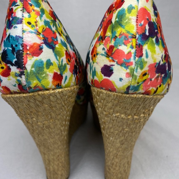 Brash Floral Wedges - Picture 2 of 6
